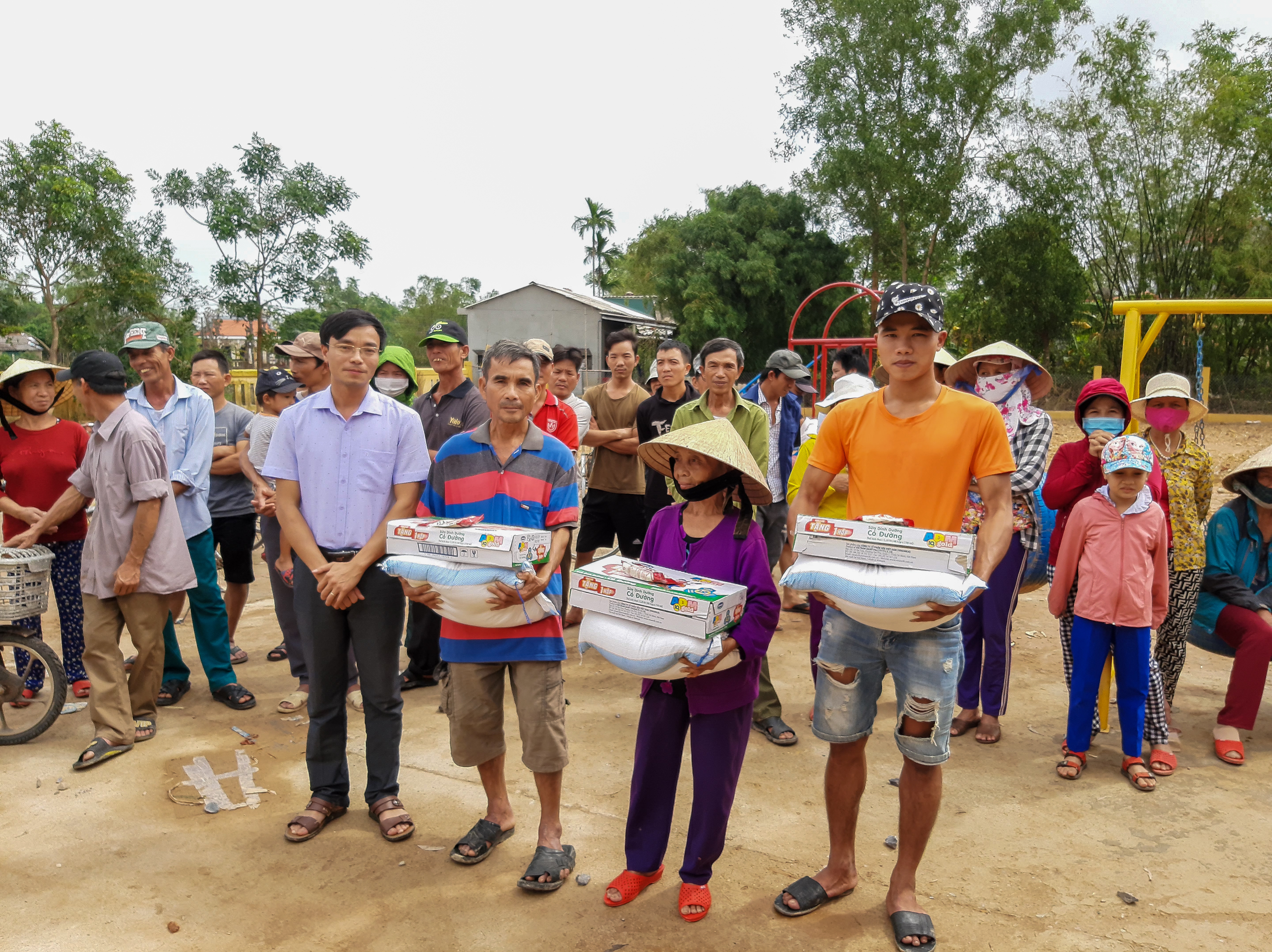 Trường THPT Trần Hưng Đạo (Quỳnh Phụ, Thái Bình) chia sẻ với đồng bào vùng lũ miền Trung